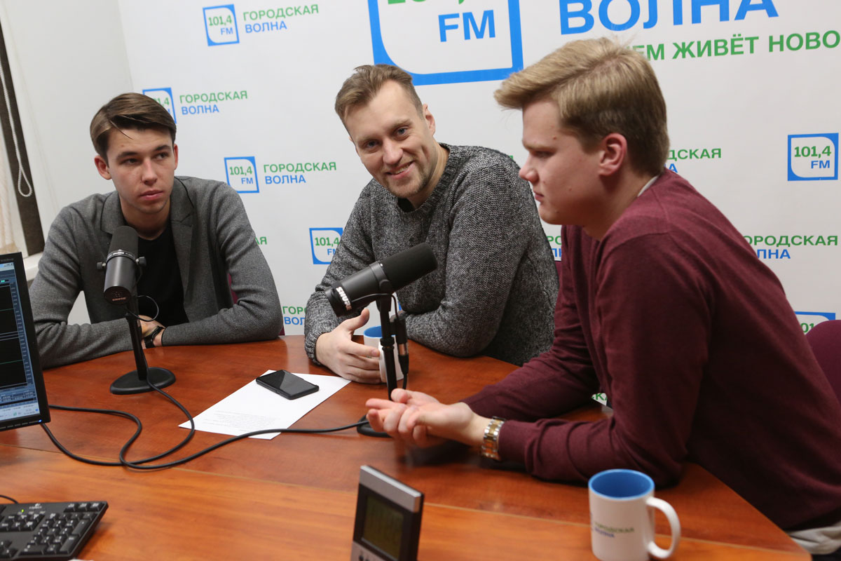 Руководитель проекта Сити-Фермерства Рыбаков Роман с активистами движения сити-фермерства Андреем Логиновым и Даниилом Залесским