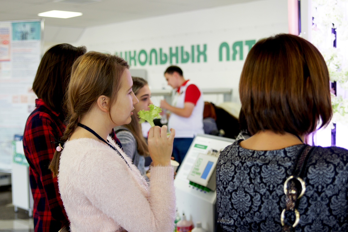 Дегустация салатов, выращенных нами в башнях GrowPillar