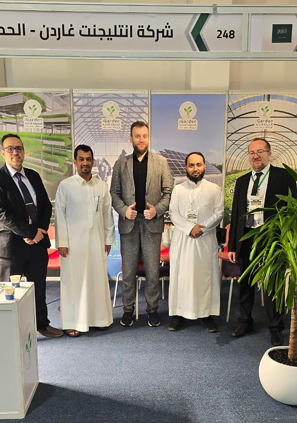 Руководитель проекта OverGrower Роман Рыбаков с партнерами из компании iGarden Джидда Руководитель проекта OverGrower Роман Рыбаков с партнерами из компании iGarden Джидда