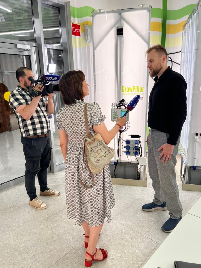 Роман Рыбаков дает комментарий телеканалу Россия 1 о лаборатории прогрессивного растениеводства в Новый Уренгой Роман Рыбаков дает комментарий телеканалу Россия 1 о лаборатории прогрессивного растениеводства в Новый Уренгой