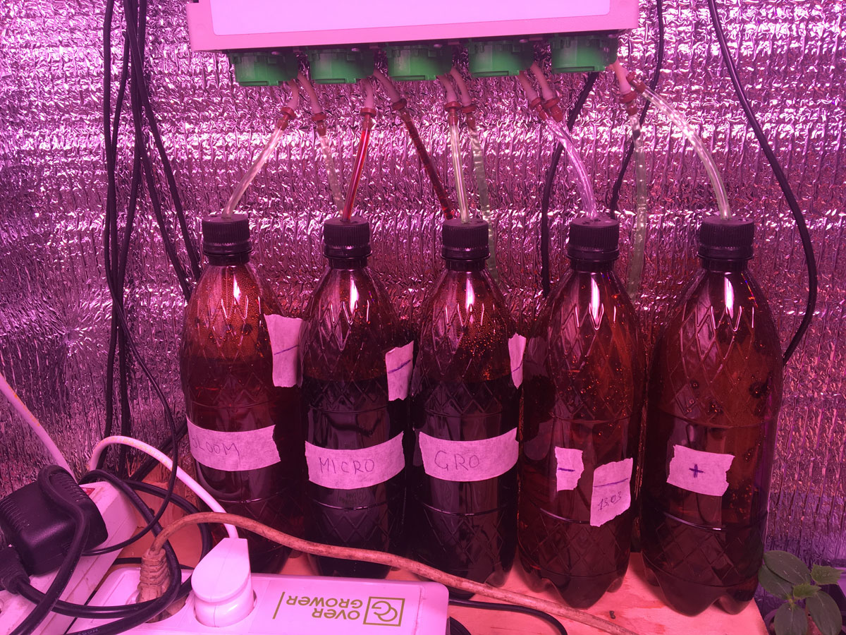 Растворный узел системы OverGrower берет под контроль состав питательного раствора гидропонной установки.