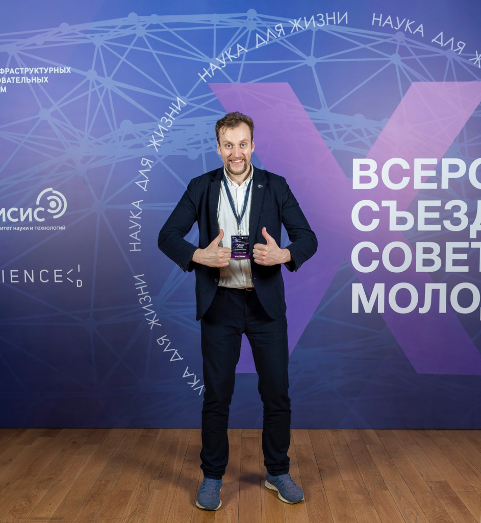 Президент компании OverGrower Рыбаков Роман Владимирович Президент компании OverGrower Рыбаков Роман Владимирович